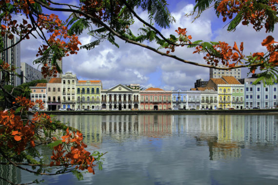 Assunto: Rua da Aurora com seus casarões antigas refletindo no rio Capibaribe no centro de Recife/PE
Local: Recife / PE
Data: 01/2019
Autor: Hans von Manteuffel